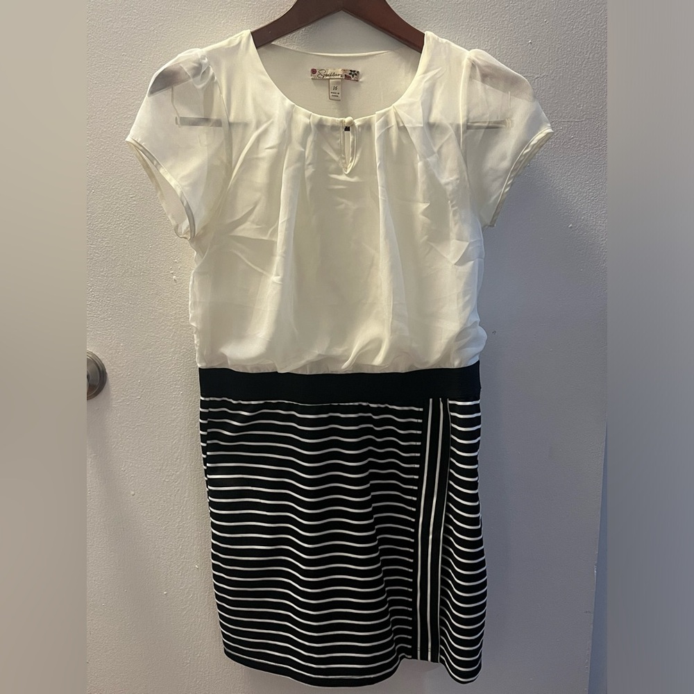 Girls’ Size 16 SPEECHLESS Black and White Dress
